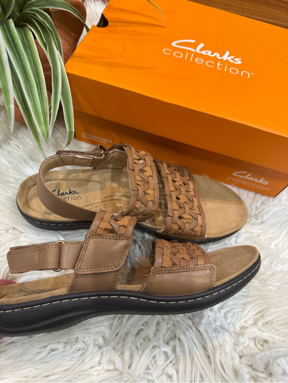 New🌿Clarks Tan Woven Leather Slingback Sandals